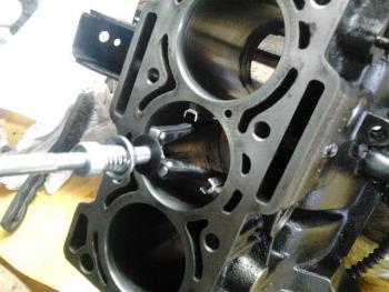 Le cylindre de moteur thermique,