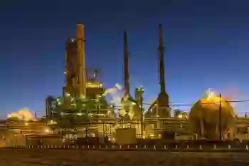 Raffinerie de pétrole - Fabrication d'essence